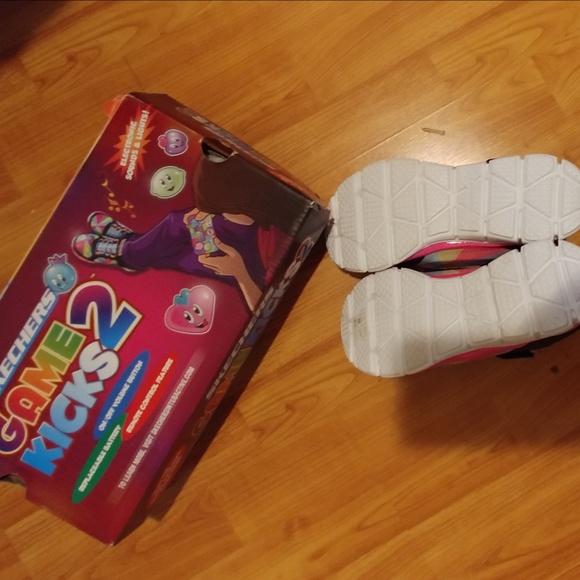 NIB Size 3 - Skechers Gamekicks 2 - Picture 4 of 5
